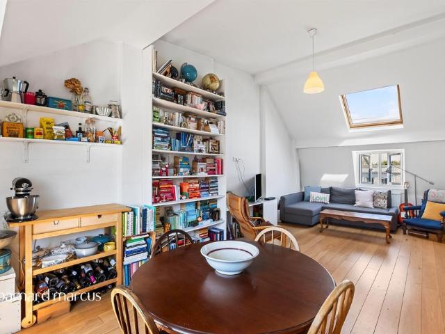 Flat for sale in Camberwell, Greater London