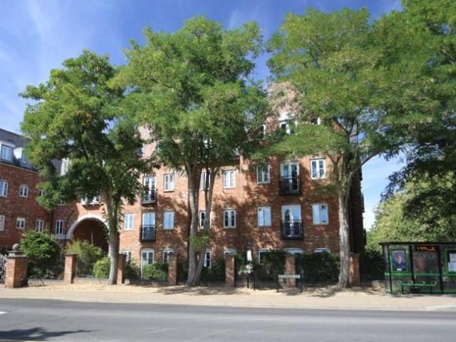 Flat for sale in Leighton-Linslade, Leighton Buzzard