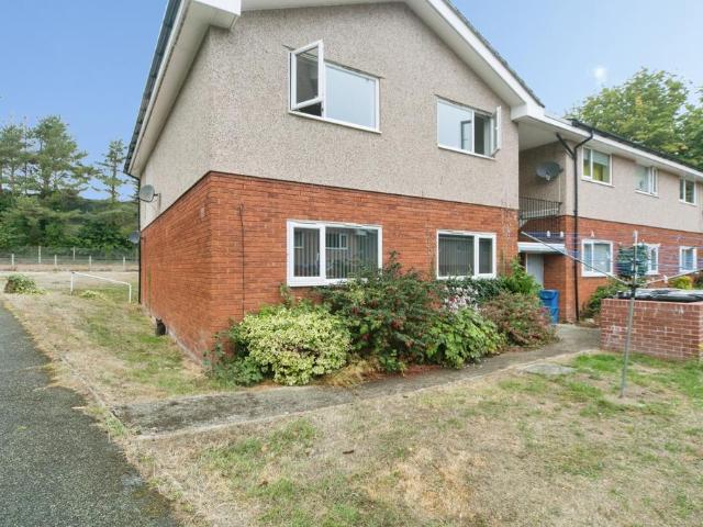 Flat for sale in Old Colwyn, Wales