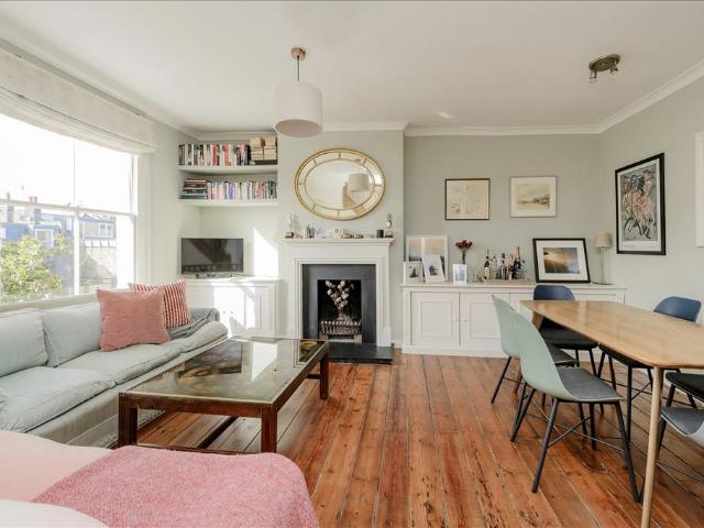 Flat for sale in Shepherd's Bush, Greater London