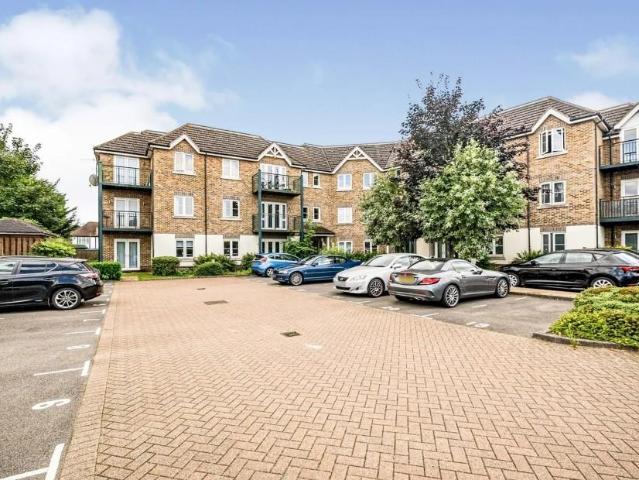 Flat for sale in Slough