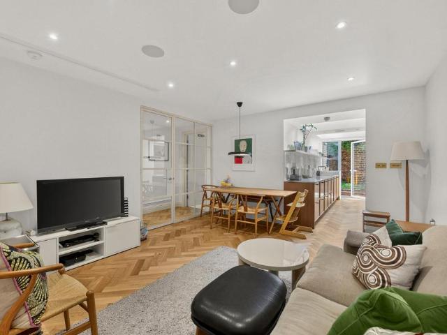 Flat for sale in Notting Hill, Greater London