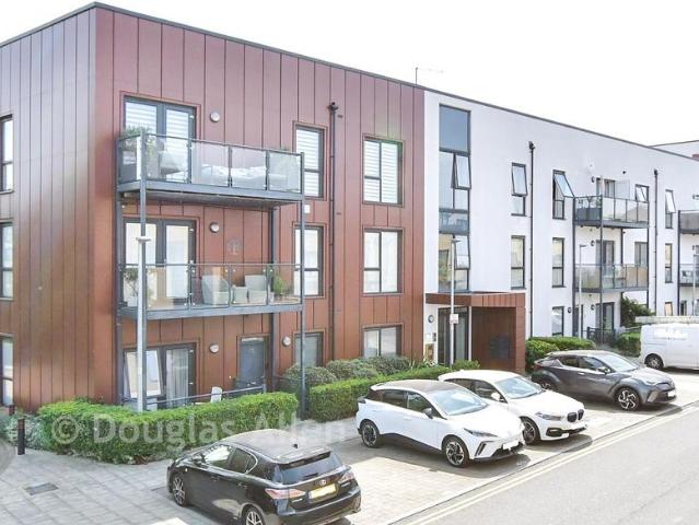 Flat for sale in Harold Wood, Greater London