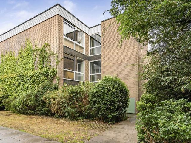 Flat for sale in The Slade, Oxfordshire