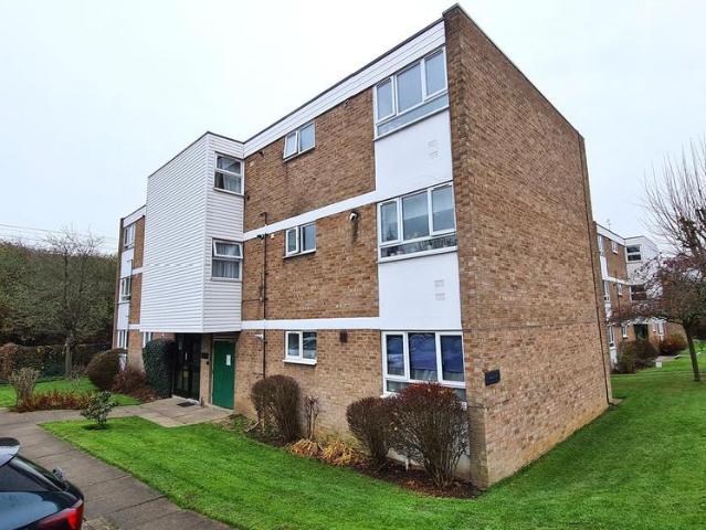 Flat for sale in Grange Park, Greater London