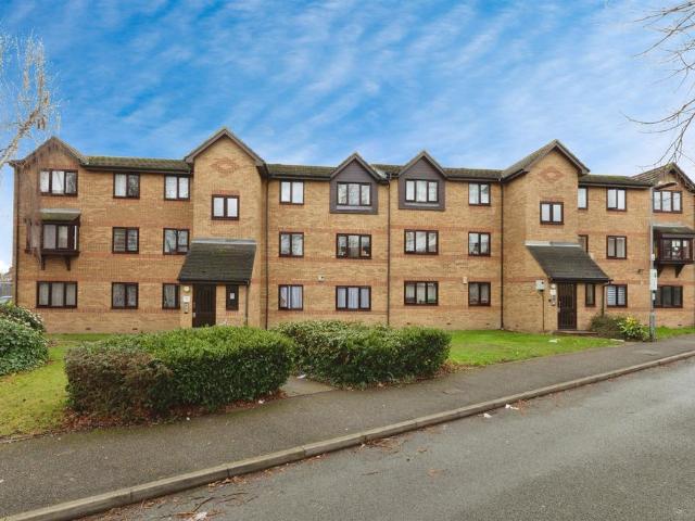 Flat for sale in Thames View, Greater London