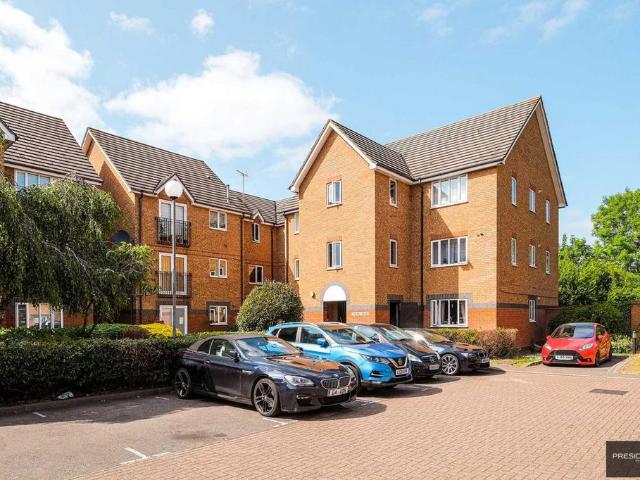 Flat for sale in Epping, Essex