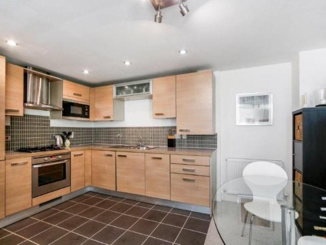 Flat for sale in Stockwell, Greater London