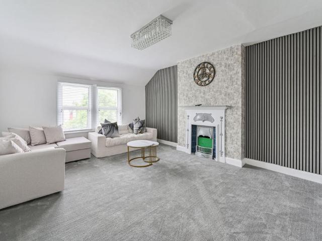 Flat for sale in Furzedown, Greater London