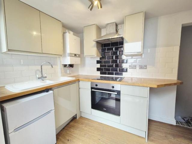 Flat for sale in East Cliff, Acol