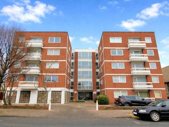 Flat for sale in Clacton-on-Sea, Tendring
