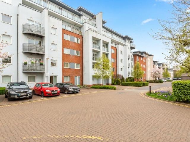 Flat for sale in Southcourt, Aylesbury