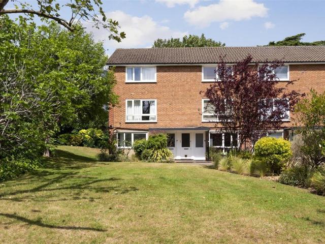 Flat for sale in London Borough of Merton, Raynes Park