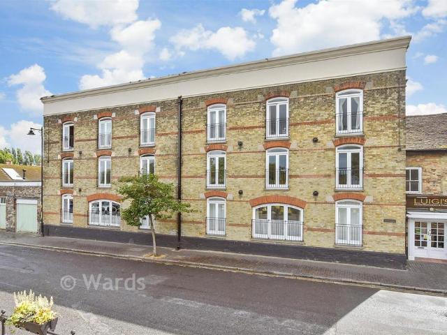 Flat for sale in Sandwich, Ash