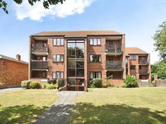 Flat for sale in West Cliff, Acol