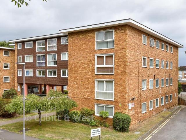 Flat for sale in London Borough of Sutton, Greater London