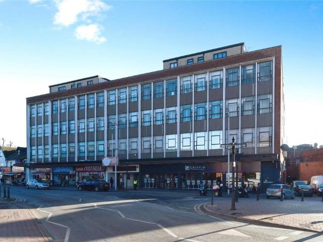 Flat for sale in Badgers Dene, Grays