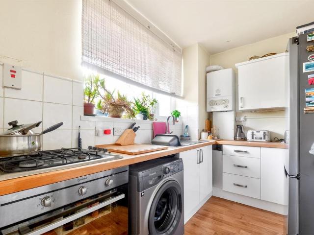 Flat for sale in Southfields, Greater London
