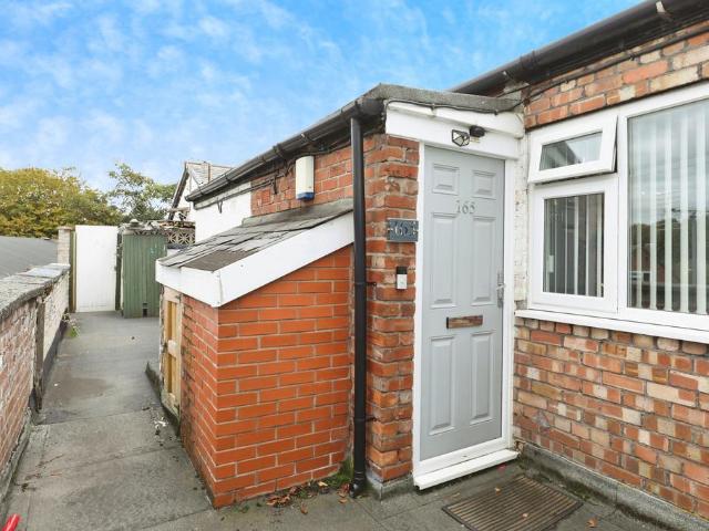 Flat for sale in Calderstones