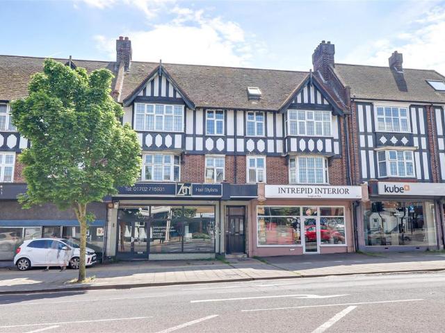 Flat for sale in Alton Barnes, Essex