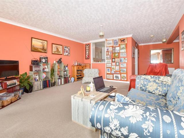 Flat for sale in Folkestone