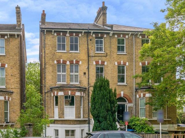 Flat for sale in Crystal Palace, Greater London