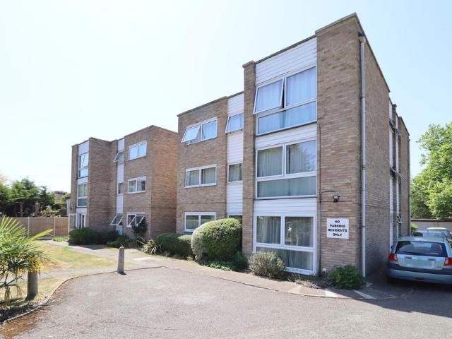 Flat for sale in Widmore, Greater London