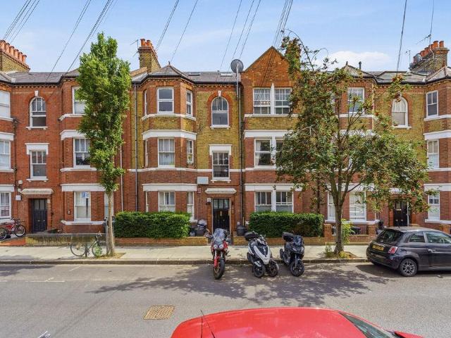 Flat for sale in Fulham, Greater London
