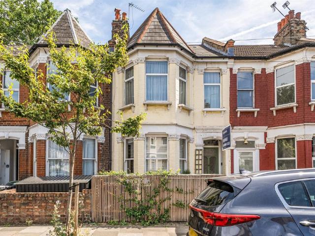 Flat for sale in Greater London