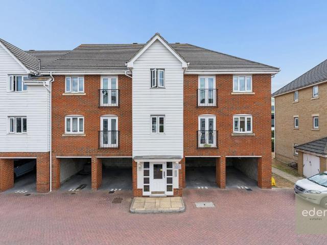 Flat for sale in Bourne Vale, Kent