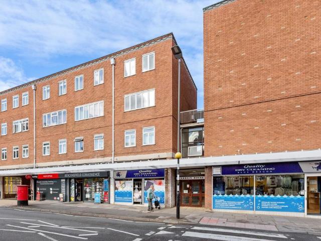 Flat for sale in Holtspur, Forty Green