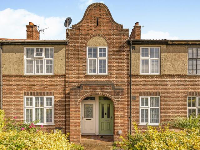 Flat for sale in London Borough of Lewisham, Greater London