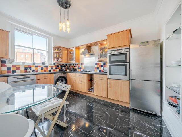 Flat for sale in Bayswater, Greater London