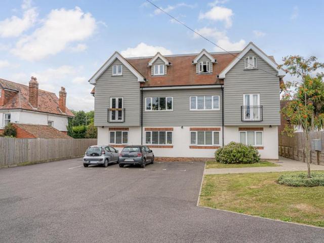 Flat for sale in Broad Oak, The Bridge