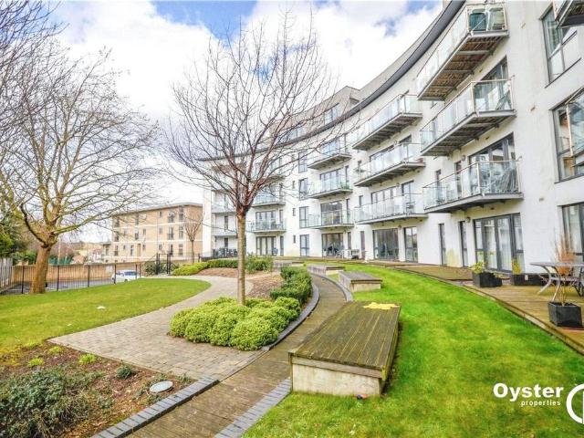 Flat for sale in Brunswick Park, Greater London