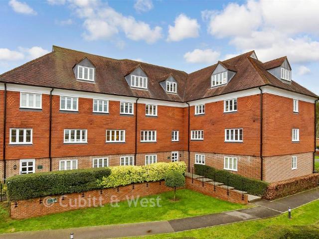 Flat for sale in Red Hill, Surrey