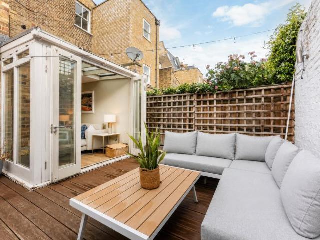 Flat for sale in Putney, Greater London