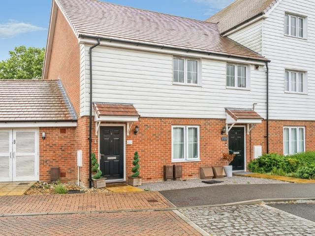 Flat for sale in Aldingbourne, Clapham