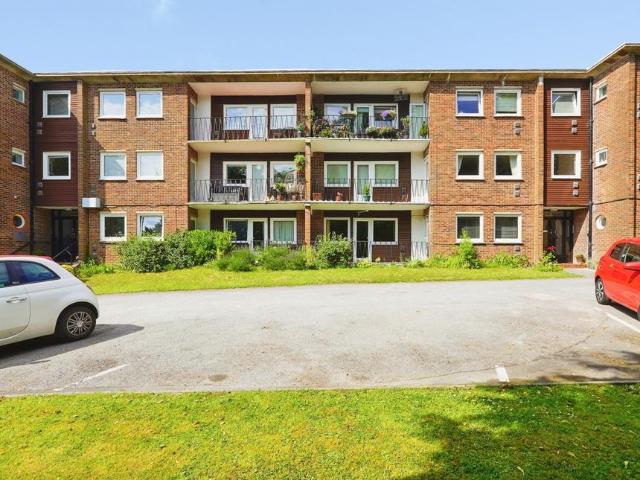Flat for sale in River, Ash
