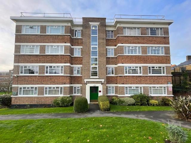 Flat for sale in Streatham Hill, Greater London