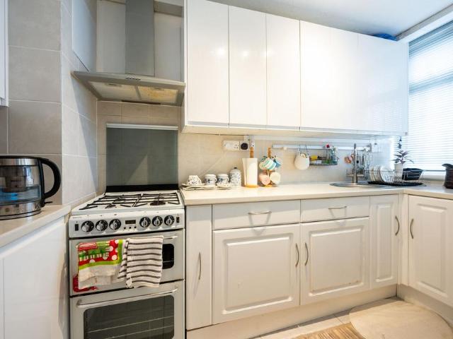 Flat for sale in Old Kent Road, Greater London