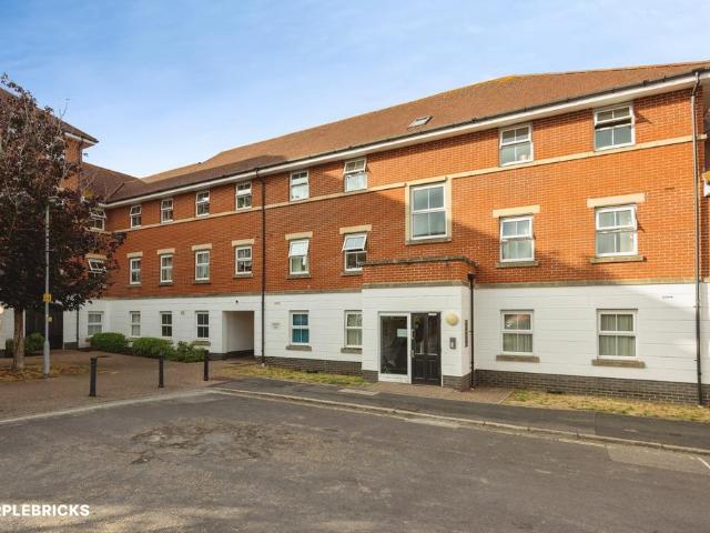 Flat for sale in Aldershot, Rushmoor