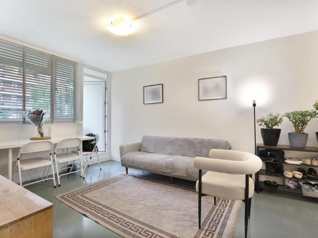 Flat for sale in Loughborough Junction, Greater London