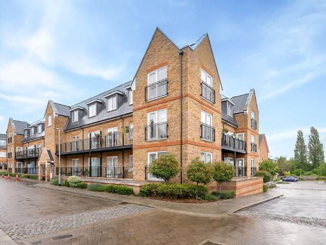 Flat for sale in The Butts, Kent