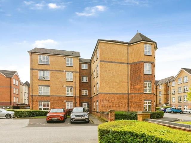 Flat for sale in Northampton, Northamptonshire