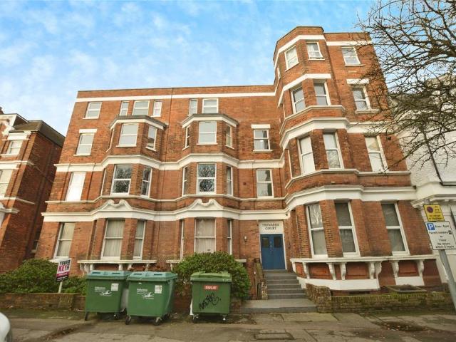 Flat for sale in Folkestone