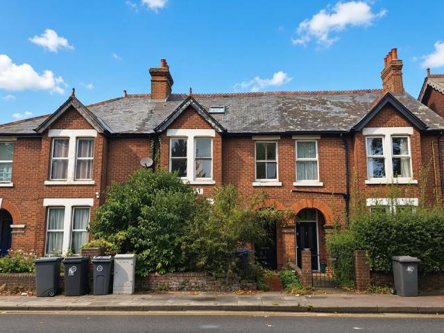 Flat for sale in Barracks, Canterbury