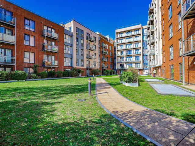 Flat for sale in Highfield, Pouchen End