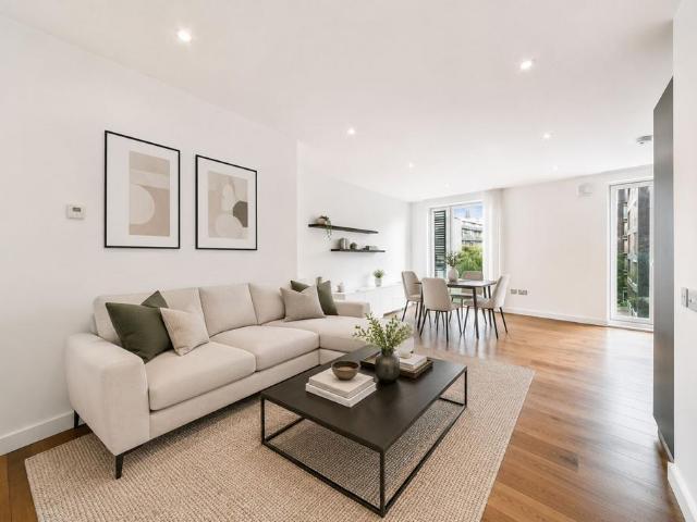 Flat for sale in Islington, Greater London