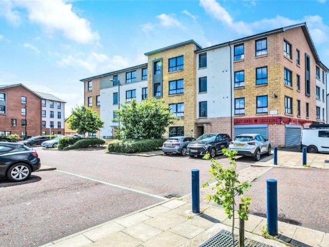 Flat for sale in Oatlands, Scotland